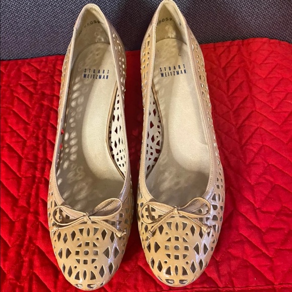 Stuart Weitzman kitten heel neutral pumps - Picture 2 of 10
